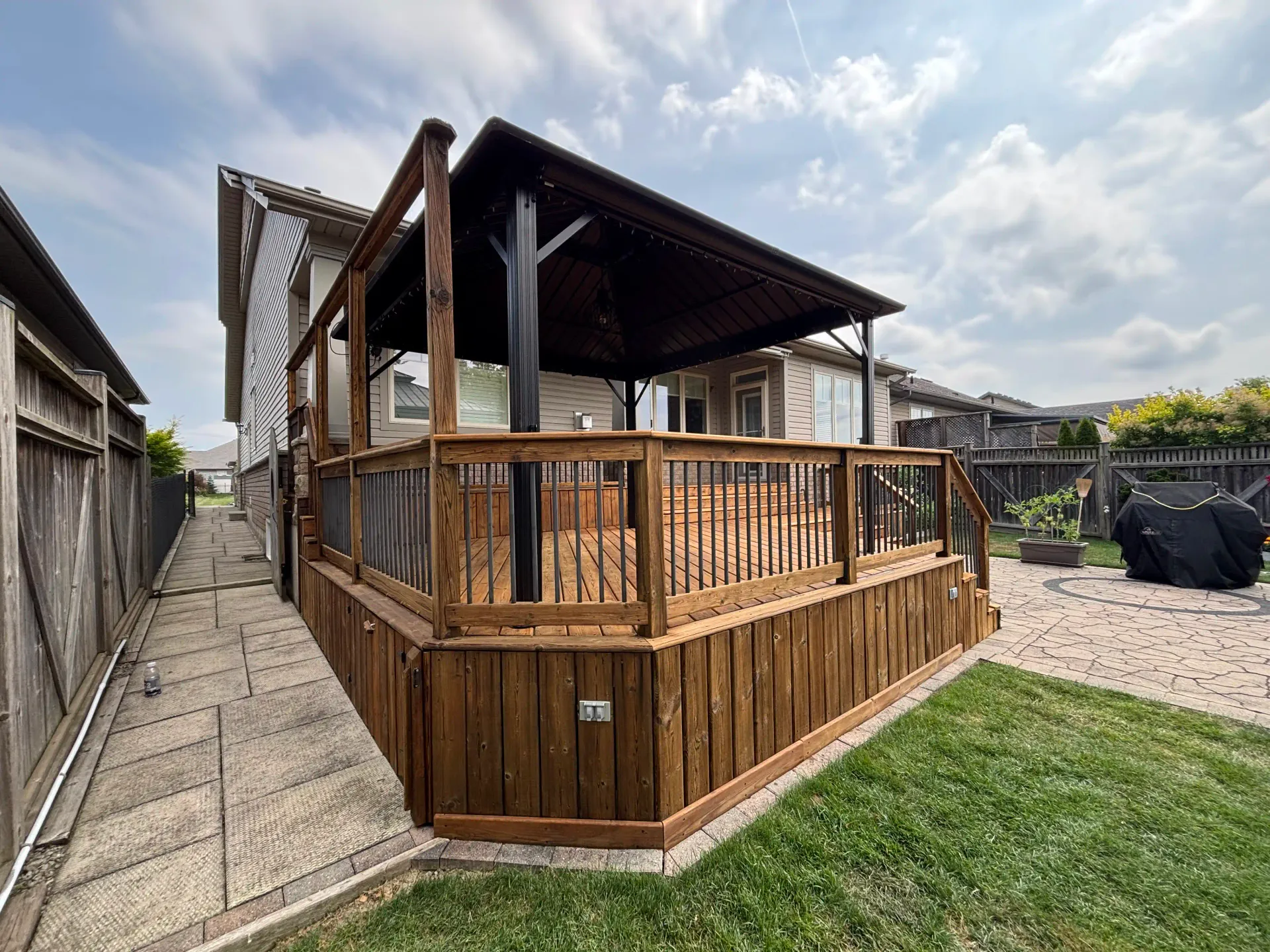 Smithville deck — lower level after Woodluxe Cedar finish